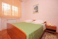 Postel nebo postele na pokoji v ubytování Apartments by the sea Kali, Ugljan - 8503