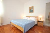 Postel nebo postele na pokoji v ubytování Apartments by the sea Kali, Ugljan - 8503