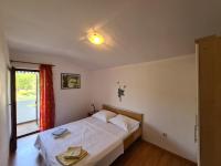 Posteľ alebo postele v izbe v ubytovaní Apartments by the sea Dobropoljana, Pasman - 8198