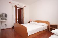 Posteľ alebo postele v izbe v ubytovaní Apartments by the sea Dobropoljana, Pasman - 8198