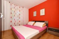 Postel nebo postele na pokoji v ubytování Apartments by the sea Arbanija, Ciovo - 8651