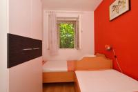 Postel nebo postele na pokoji v ubytování Apartments by the sea Arbanija, Ciovo - 8651