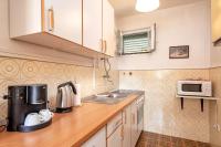 Kuchyňa alebo kuchynka v ubytovaní Apartments with parking spaces Stari Grad, Hvar - 8697
