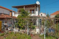 Vonkajšia záhrada v ubytovaní Apartments by the sea Jelsa, Hvar - 11319