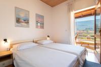 Posteľ alebo postele v izbe v ubytovaní Apartments by the sea Jelsa, Hvar - 11319