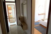 Posteľ alebo postele v izbe v ubytovaní Apartments by the sea Jelsa, Hvar - 11319