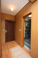 Posteľ alebo postele v izbe v ubytovaní Apartments for families with children Lopar, Rab - 10402
