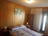 Posteľ alebo postele v izbe v ubytovaní Apartments for families with children Lopar, Rab - 10402