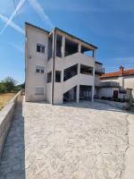 Budynek, w którym mieści się apartament