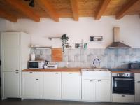Kuchnia lub aneks kuchenny w obiekcie Apartment Sunrise, coastal Istra, Pula Duga Uvala Pavićini