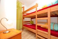 Postel nebo postele na pokoji v ubytování Apartments by the sea Kastel Stafilic, Kastela - 11539