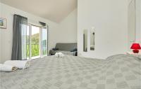 Posteľ alebo postele v izbe v ubytovaní 1 Bedroom Nice Apartment In Saplunara