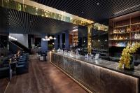 Hotel AMANO Covent Gardenにあるラウンジまたはバー