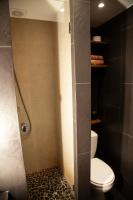 Kylpyhuone majoituspaikassa Le Marais Chic AC