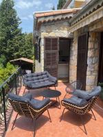 Balkon lub taras w obiekcie Entre Nice et Monaco grande Villa avec piscine privée 12 personnes