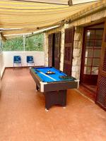 Stół bilardowy w obiekcie Entre Nice et Monaco grande Villa avec piscine privée 12 personnes