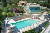 Bazén v ubytovaní Kalami Beach - Villa Almyra alebo v jeho blízkosti