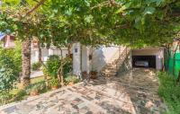 Vonkajšia záhrada v ubytovaní Apartments with a parking space Porec - 13927