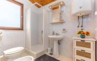 Kúpeľňa v ubytovaní Apartments with a parking space Porec - 13927