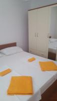 Postel nebo postele na pokoji v ubytování Apartments with a parking space Povljana, Pag - 14151