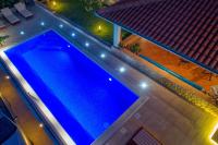 Bazén v ubytování Apartments with swimming pools Preko, Ugljan - 14163 nebo v jeho okolí