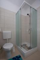 Kúpeľňa v ubytovaní Family friendly apartments with a swimming pool Verunic, Dugi otok - 14286