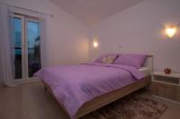 Posteľ alebo postele v izbe v ubytovaní Family friendly apartments with a swimming pool Verunic, Dugi otok - 14286