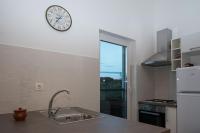 Kuchyňa alebo kuchynka v ubytovaní Family friendly apartments with a swimming pool Verunic, Dugi otok - 14286