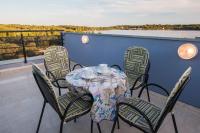 Balkón alebo terasa v ubytovaní Family friendly apartments with a swimming pool Verunic, Dugi otok - 14286