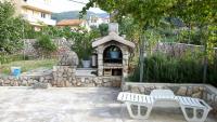 Vonkajšia záhrada v ubytovaní Apartments by the sea Martinscica, Cres - 14334