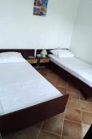 Posteľ alebo postele v izbe v ubytovaní Apartments by the sea Cove Gornja Krusica, Solta - 16376