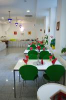 Reštaurácia alebo iné gastronomické zariadenie v ubytovaní Hotel City Residence