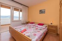 Posteľ alebo postele v izbe v ubytovaní Apartments with a parking space Slatine, Ciovo - 16731