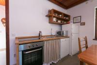 Kuchyňa alebo kuchynka v ubytovaní Apartments by the sea Brela, Makarska - 16950