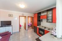 Kuchyňa alebo kuchynka v ubytovaní Apartments by the sea Vir - Lozice, Vir - 18567