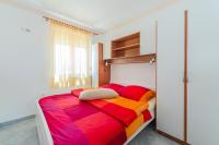 Posteľ alebo postele v izbe v ubytovaní Apartments by the sea Vir - Lozice, Vir - 18567