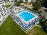 Bazén v ubytovaní Domki drewniane Zem-Tourist alebo v jeho blízkosti