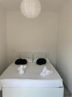 Posteľ alebo postele v izbe v ubytovaní KROTONIATI APARTMENT