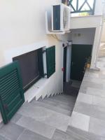 Televízia a/alebo spoločenská miestnosť v ubytovaní Villa Armonia Sithonia