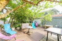 Vonkajšia záhrada v ubytovaní Le Doolie's Biarritz - Visayas Garden WIFI TV BBQ