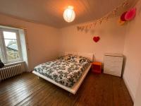 Łóżko lub łóżka w pokoju w obiekcie Maison spacieuse authentique proche St Malo Rennes, bienvenue à la Casa Cozumel