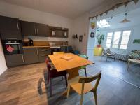 Kuchnia lub aneks kuchenny w obiekcie Maison spacieuse authentique proche St Malo Rennes, bienvenue à la Casa Cozumel