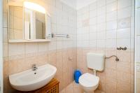 Kúpeľňa v ubytovaní Apartments by the sea Privlaka, Zadar - 18652