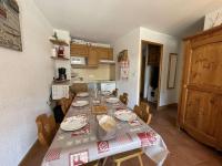 Kuchnia lub aneks kuchenny w obiekcie Appartement cosy avec piscine à 300m du lac de baignade, proche du village et des pistes - Praz-sur-Arly - FR-1-603-62