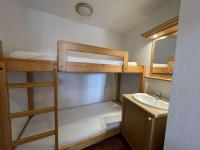 Łóżko lub łóżka w pokoju w obiekcie Appartement cosy avec piscine à 300m du lac de baignade, proche du village et des pistes - Praz-sur-Arly - FR-1-603-62