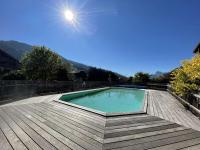 Basen w obiekcie Appartement cosy avec piscine à 300m du lac de baignade, proche du village et des pistes - Praz-sur-Arly - FR-1-603-62 lub w pobliżu