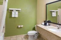 Ein Badezimmer in der Unterkunft Sleep Inn &amp; Suites Bakersfield North