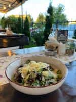 Jídlo v hotelu nebo okolí