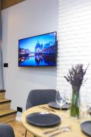 Televízia a/alebo spoločenská miestnosť v ubytovaní Apartament "Powoli" z darmowym parkingiem
