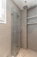 Kúpeľňa v ubytovaní Ammolofos Luxury Apartment & suites